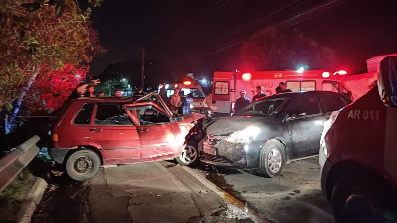 Veículo na contramão e motorista embriagado em Anchieta: Acidente envolve três carros