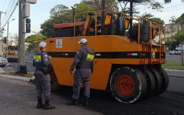 Trabalhador morre após ser atropelado por rolo compactador em Guarapari