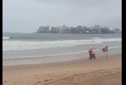 Vídeo: Afogamento na Praia do Morro, Guarapari