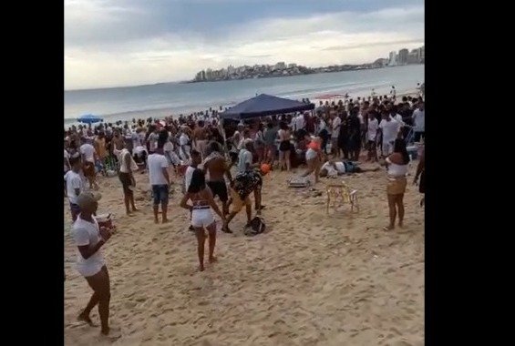 Final da festa da virada na Praia do Morro acaba em pancadaria