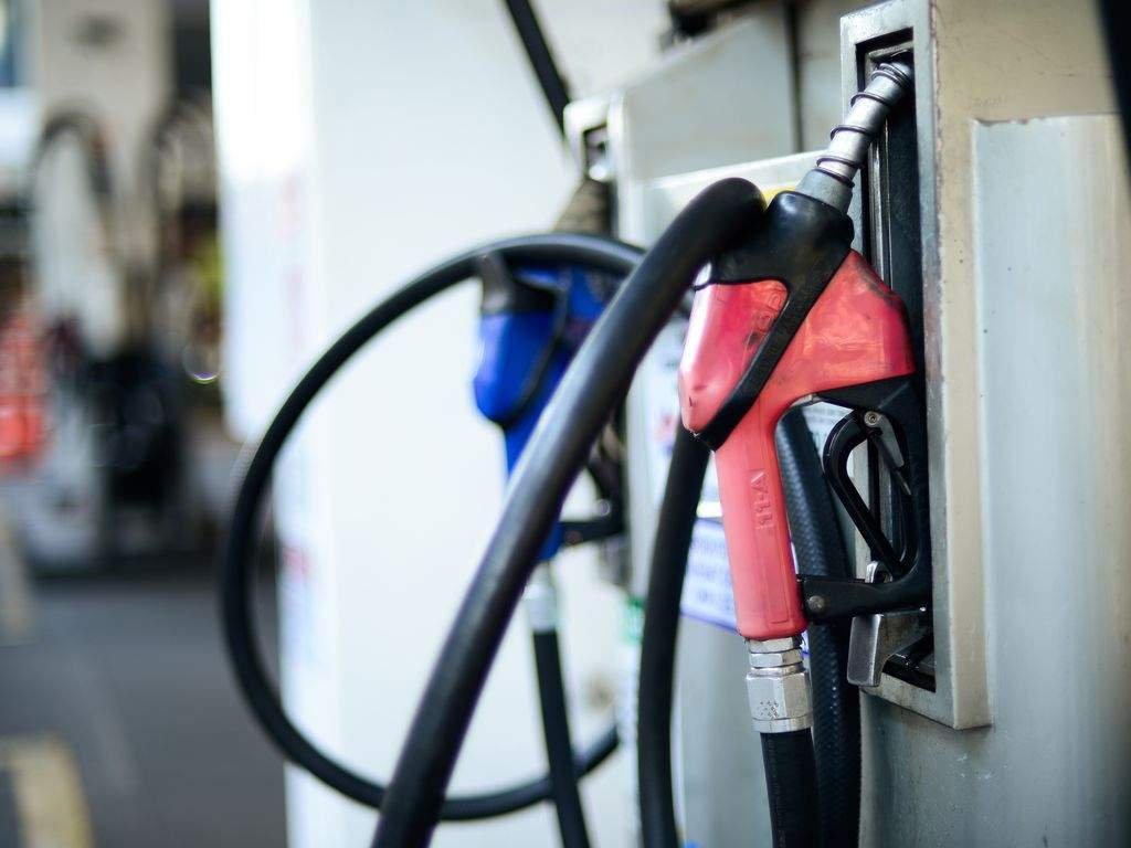 Procon-ES notifica distribuidoras por aumento no preço de combustíveis