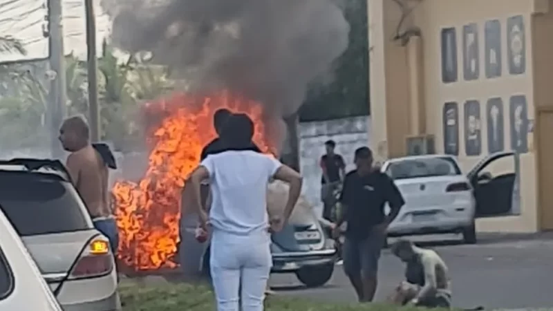 Motorista morre após Fusca pegar fogo em rodovia no ES