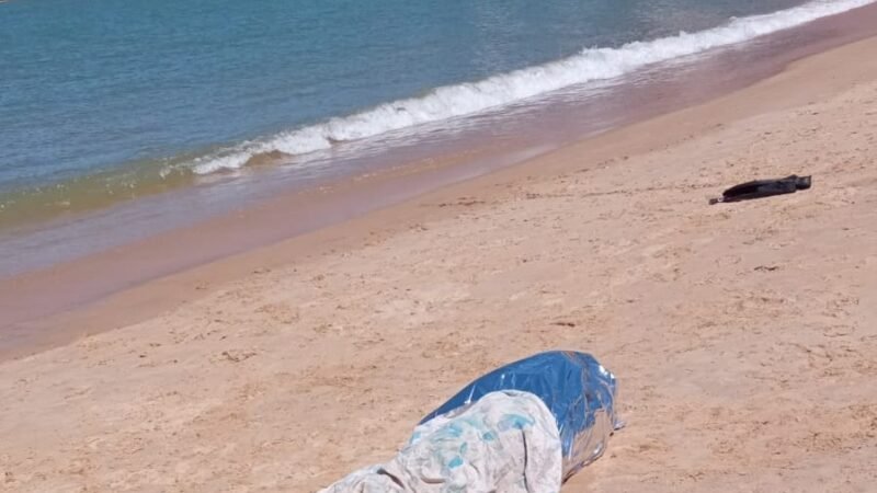 Corpo de jovem é encontrado na Praia da Areia Preta, em Guarapari
