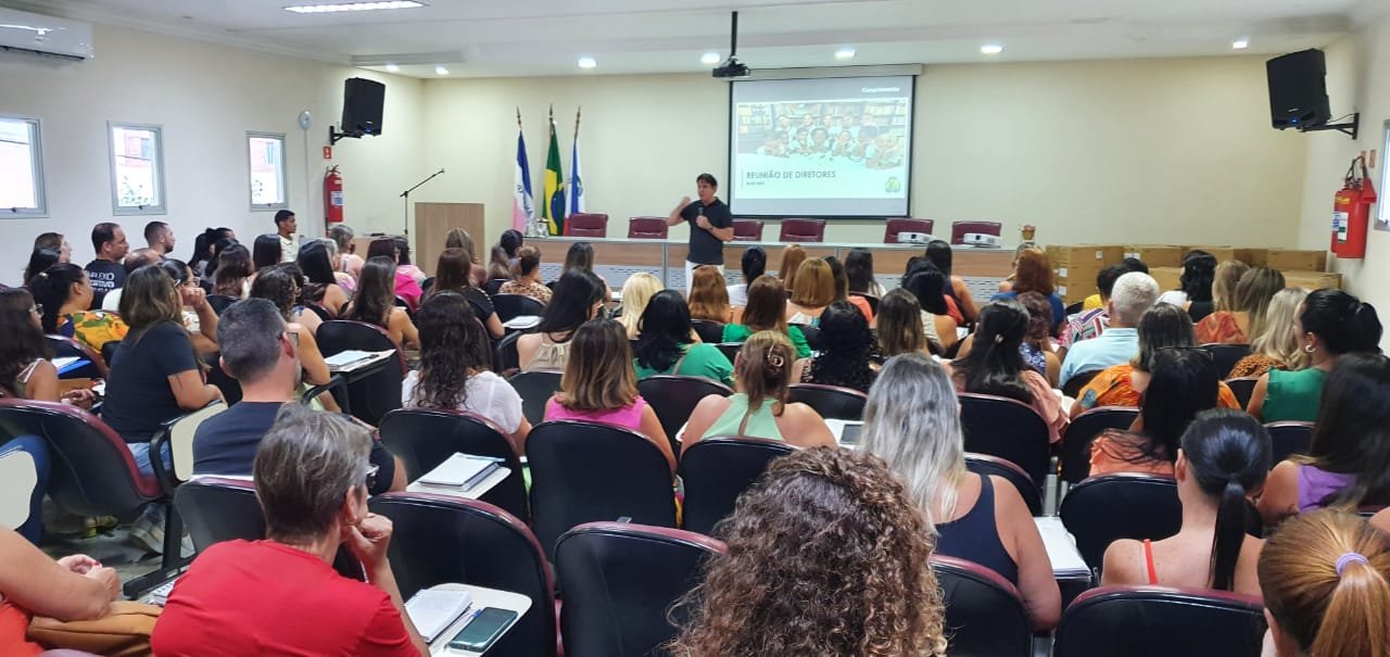 Edson Magalhães anuncia medidas de valorização aos profissionais da Educação