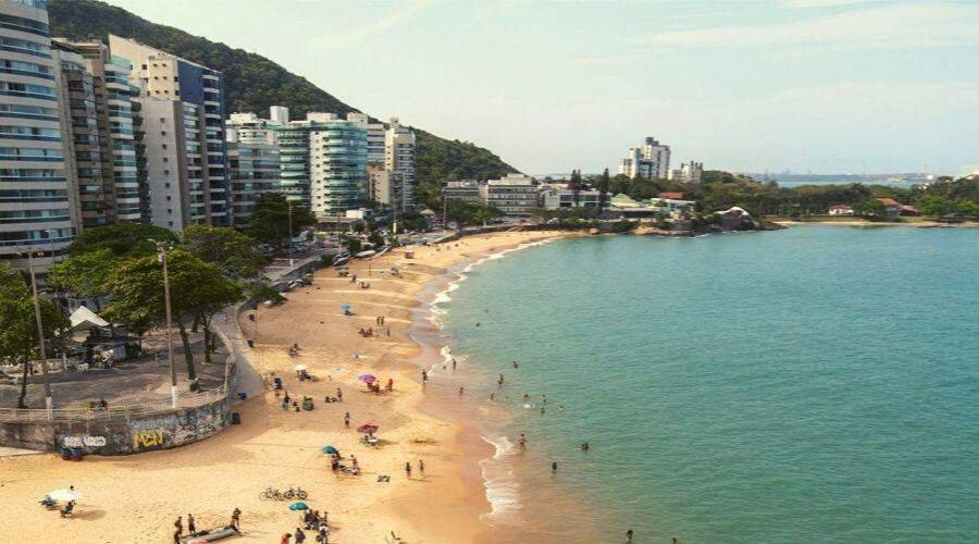 Corpo de homem é encontrado na Praia da Sereia, em Vila Velha