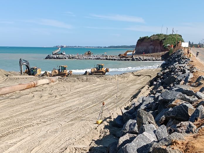 Obras de alargamento da Praia de Meaípe já estão em fase final