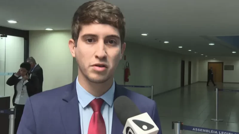 Deputado do ES é parado em blitz com carro da Assembleia e se recusa a fazer bafômetro