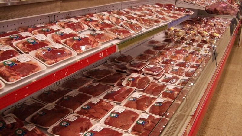 Carne fica mais barata com oferta maior no Brasil