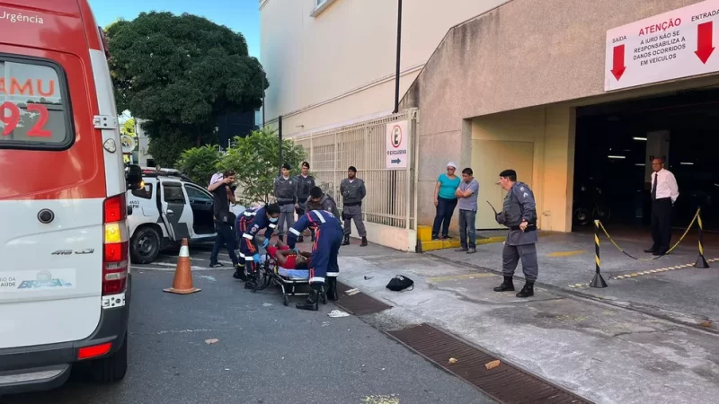 Homem vai a igreja, ganha Bíblia de fiéis, volta para roubar bicicleta e é baleado por segurança 