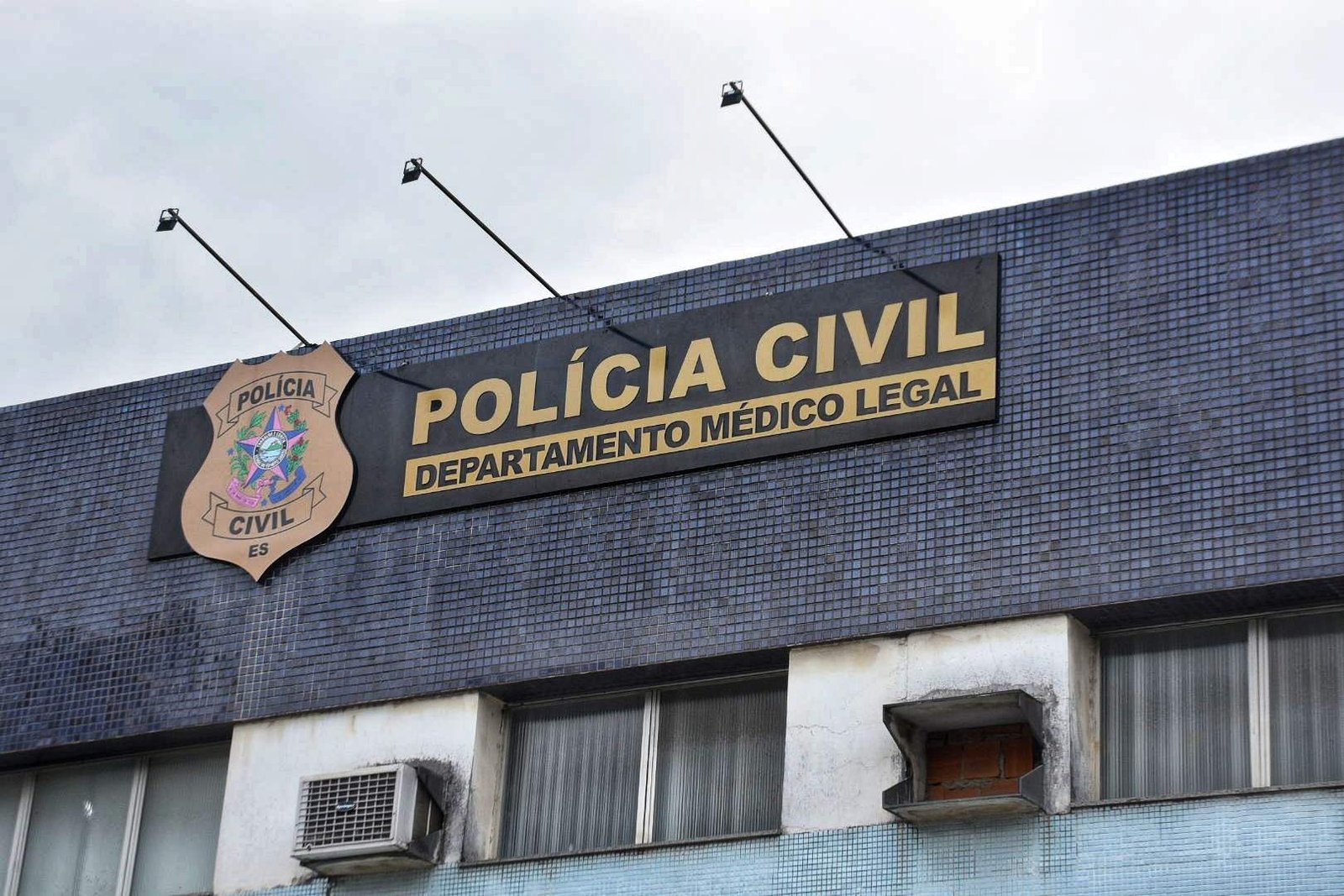 Menina de 3 anos morre afogada em piscina de bar no ES