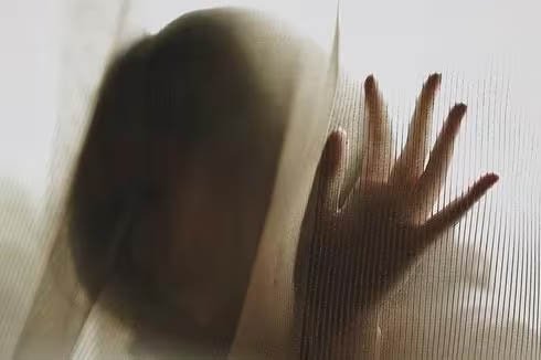 Adolescente de 11 anos é estuprada e abandonada morta debaixo da cama