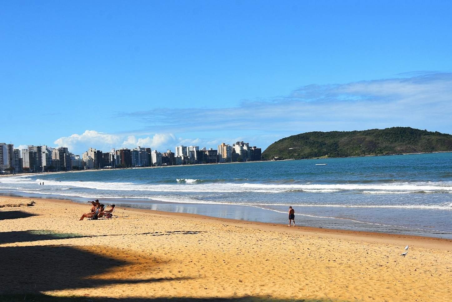 Briga entre mineiros vendedores de picolé termina com um esfaqueado em Guarapari