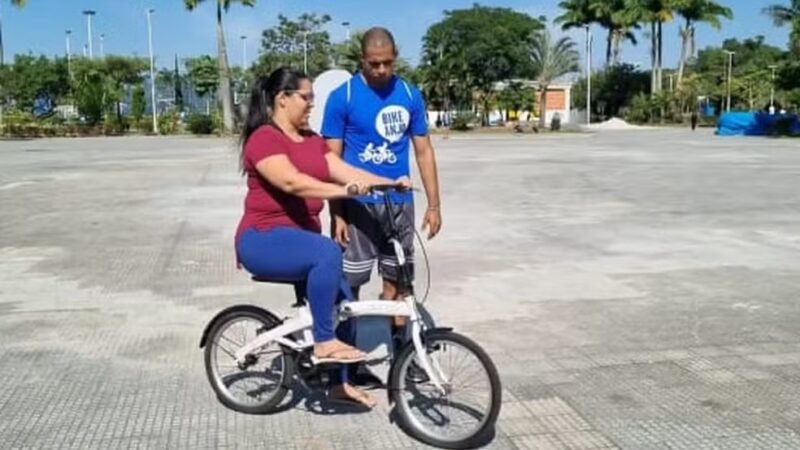 Em 12 anos, voluntários ensinam mais de 2,5 mil pessoas a andar de bicicleta no ES