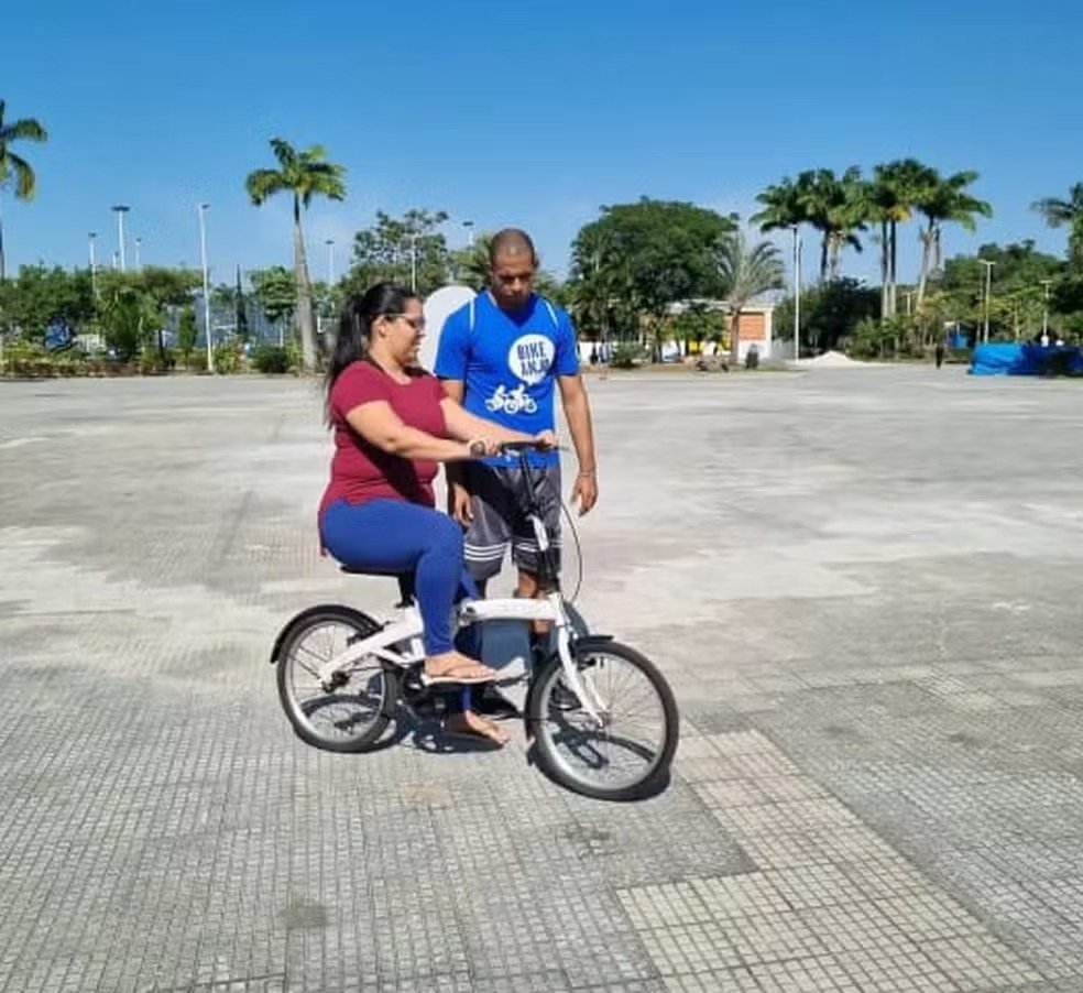 Em 12 anos, voluntários ensinam mais de 2,5 mil pessoas a andar de bicicleta no ES