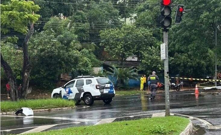 Servidor de Guarapari morre em acidente entre moto e carro